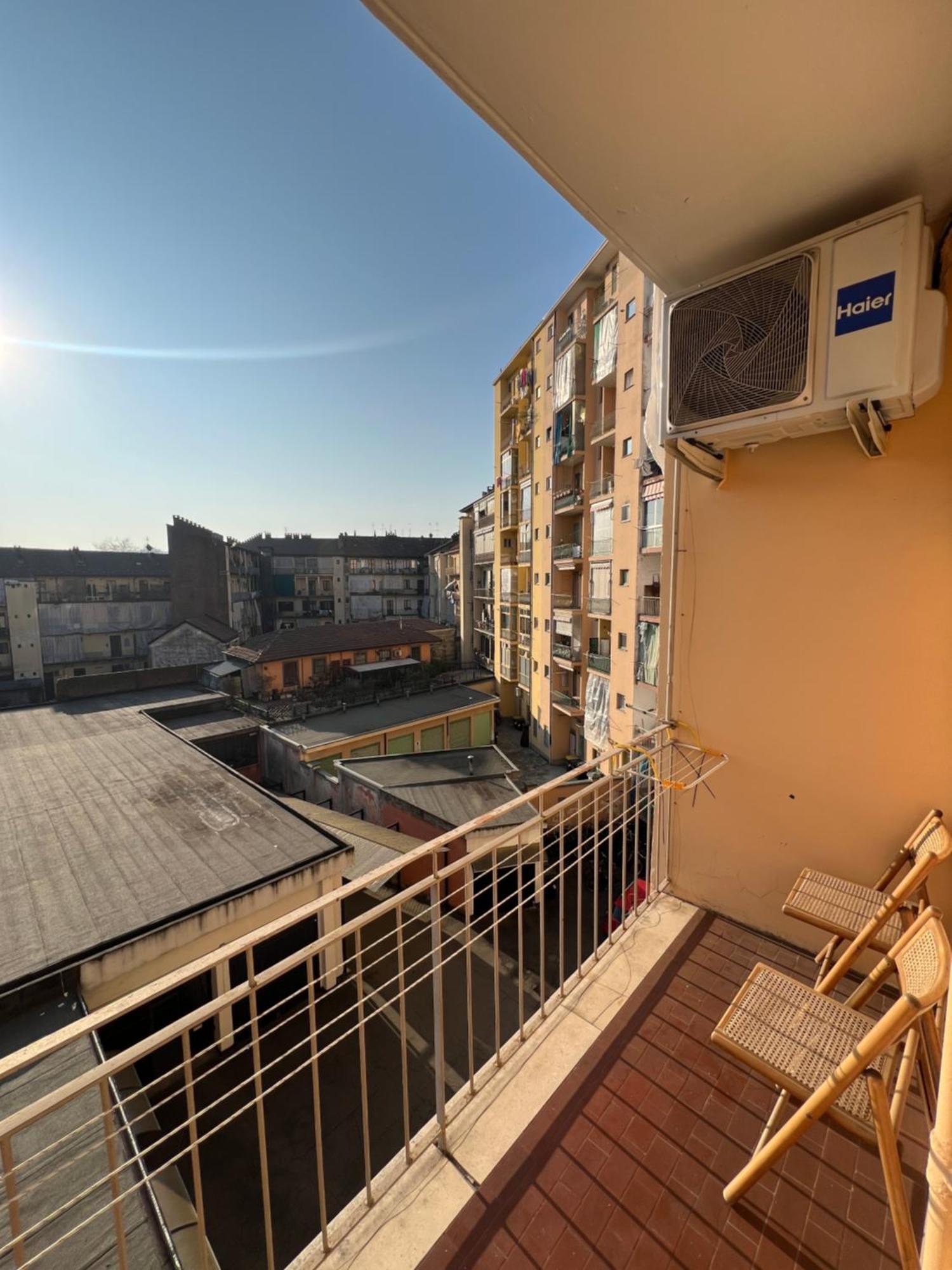 Room With Private Balcony On The Dora River Torino Esterno foto