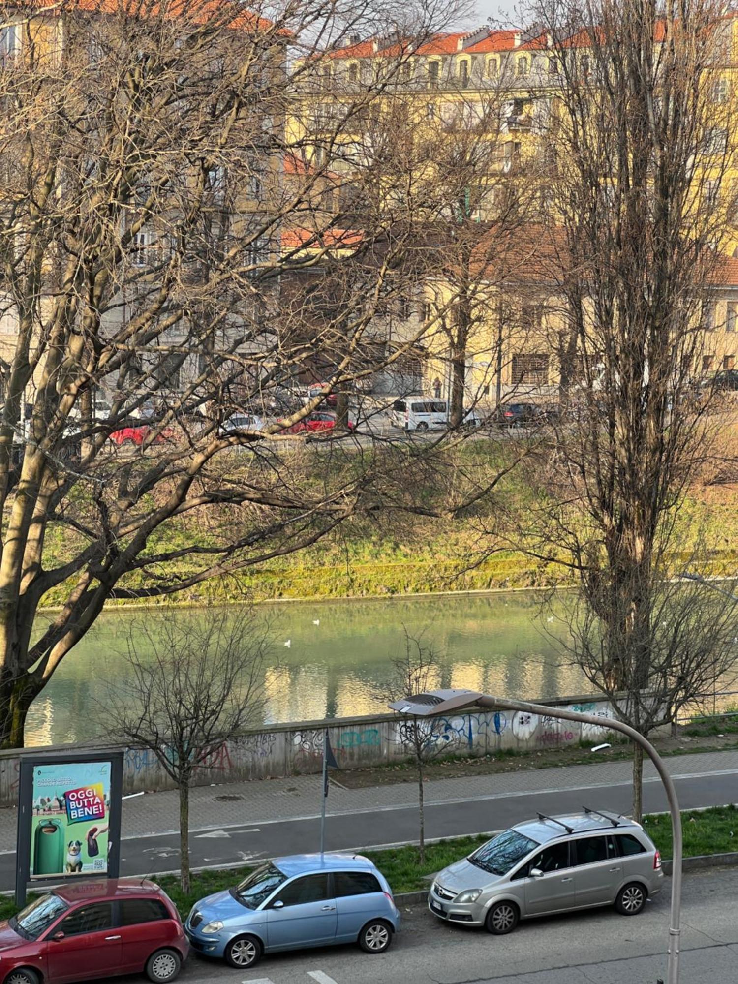 Room With Private Balcony On The Dora River Torino Esterno foto