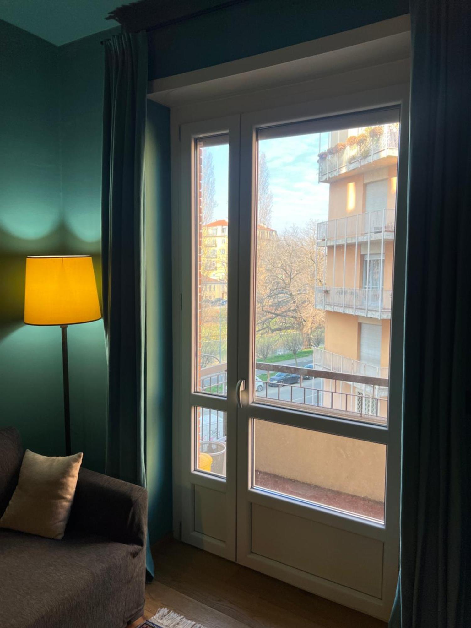 Room With Private Balcony On The Dora River Torino Esterno foto
