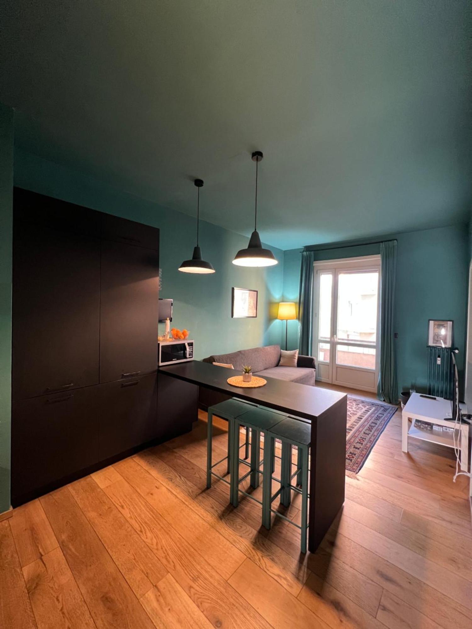 Room With Private Balcony On The Dora River Torino Esterno foto